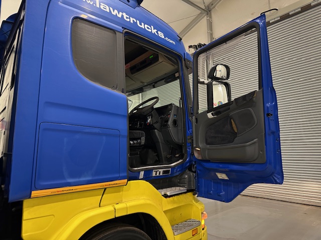 Scania R270 4×2 Sleeper Cab Box Van Manual