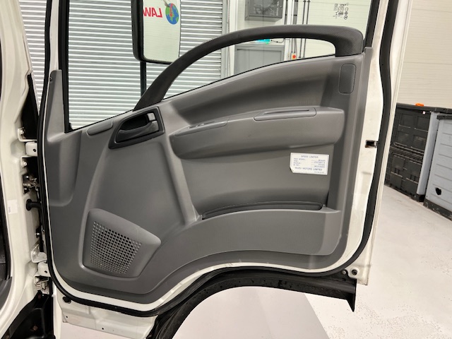 Isuzu N75.190 Day Cab Box Van