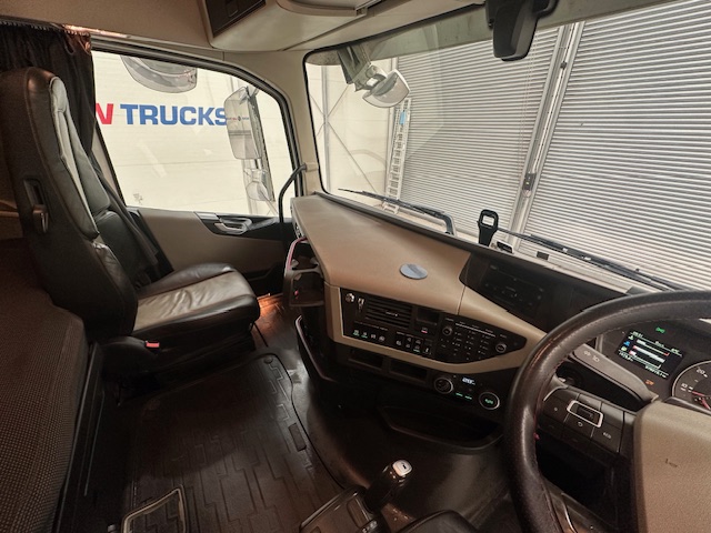 Volvo FH 500 6×2 Midlift Tractor Unit