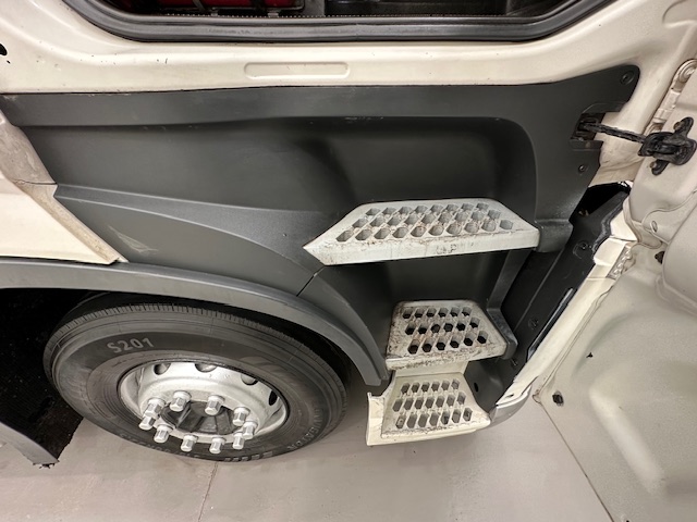 Volvo FH 460 6×2 Midlift Tractor Unit