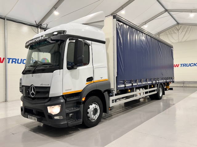Mercedes Actros 1824 Sleeper Cab Curtainsider