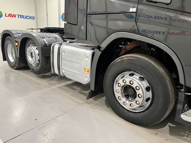 Volvo FH 500 6×2 Midlift Tractor Unit Safari Edition