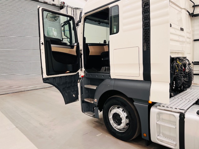 MAN TGX 26.460 6×2 Tractor Unit