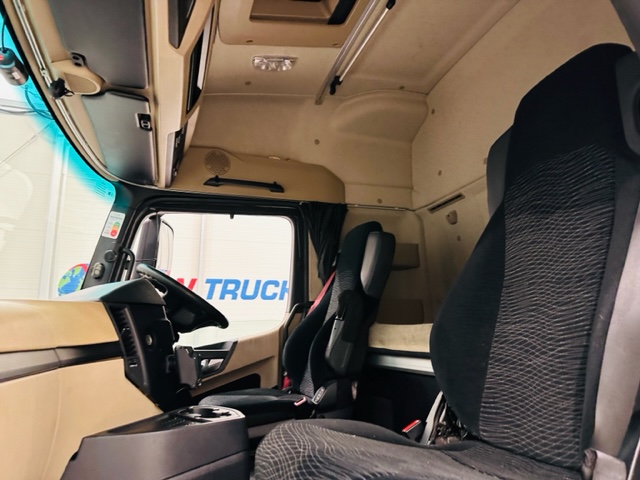 Mercedes Actros 2543 6×2 Midlift Tractor Unit