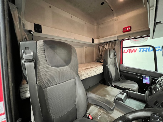 DAF CF 290 6×2 Rear Lift Sleeper Cab Curtainsider