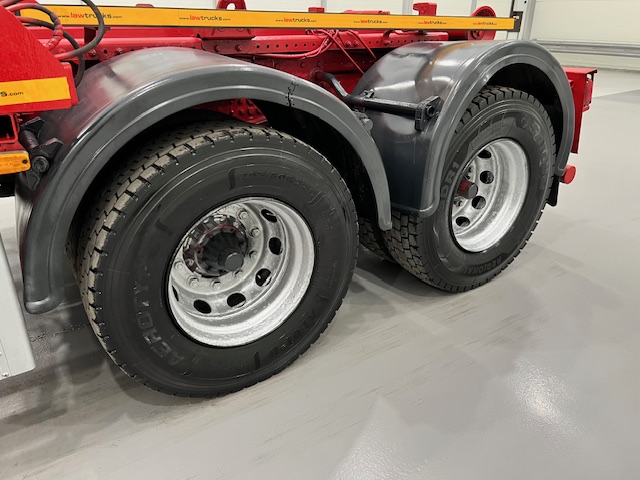 Scania P370 8×4 Rest Cab Hookloader Manual