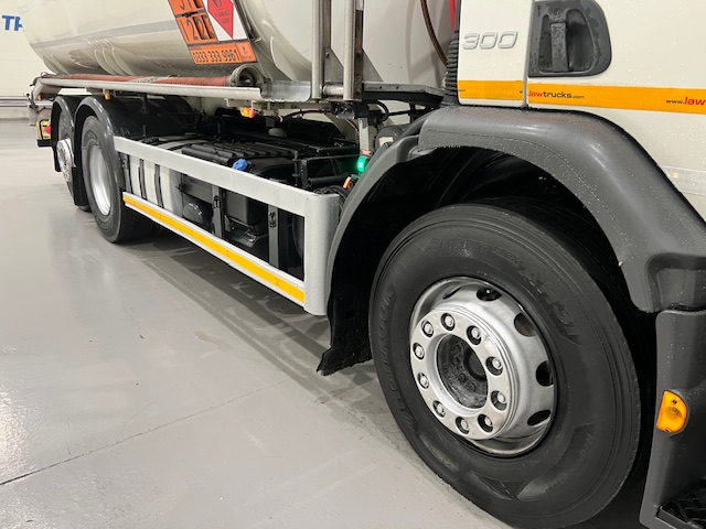 Volvo FE 300 6×2 20000 Litre Fuel Tanker