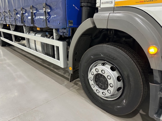 Mercedes 1824 4×2 Day Cab Curtainsider