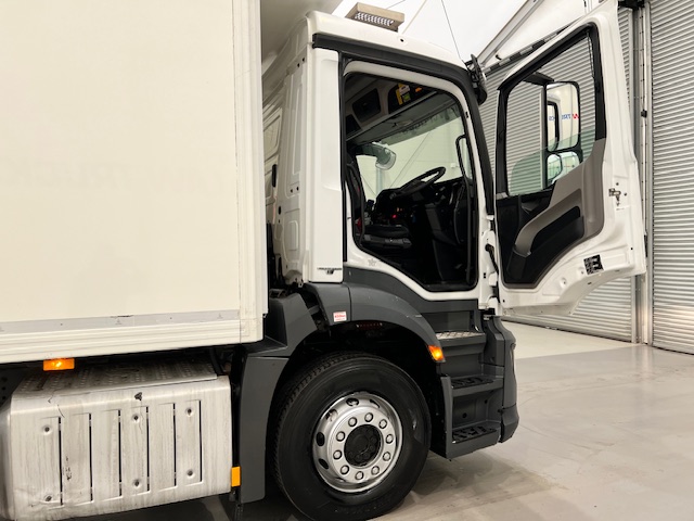 Mercedes Antos 1827 Day Cab Fridge Box