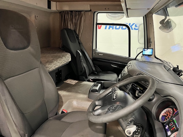 DAF CF 400 4×2 Sleeper Cab Tractor Unit