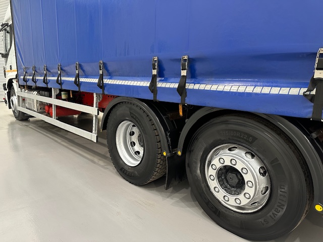Iveco Stralis 360 6×2 Rear Steer Curtainsider