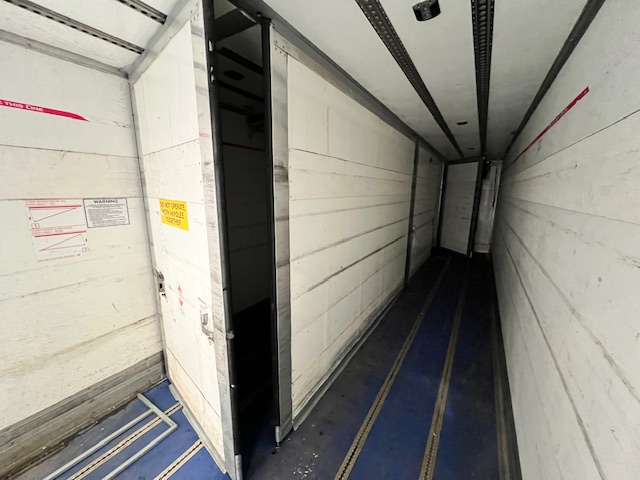 Mercedes Antos 1827 Day Cab Fridge Box