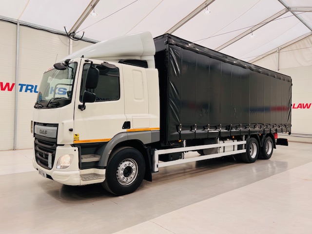 DAF CF 330 6×2 Rear Lift Sleeper Cab Curtainsider