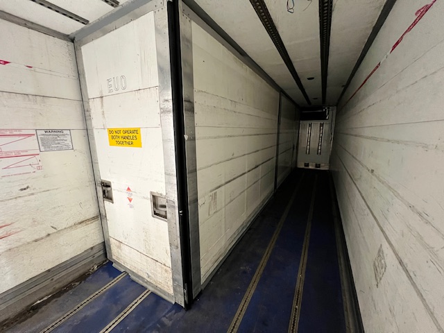 Mercedes Antos 1827 Day Cab Fridge Box