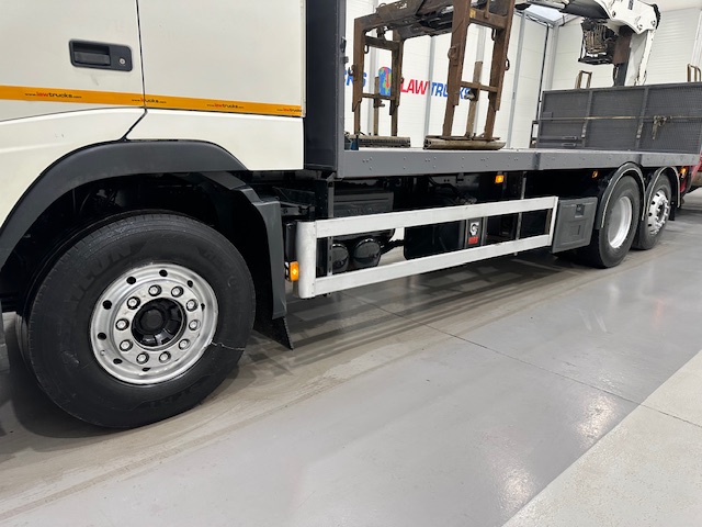 Volvo FH 440 6×2 Rear Lift Brick Grab Drawbar