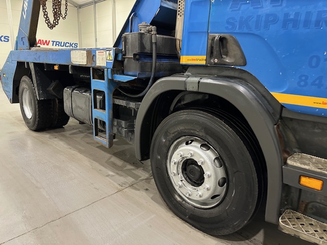 Scania P94 230 4×2 Day Cab Skip Loader