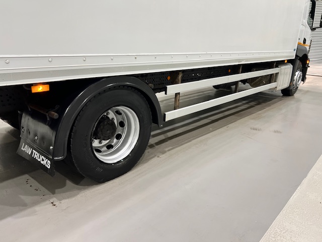 Mercedes Actros 1824 4×2 Sleeper Cab Box Van