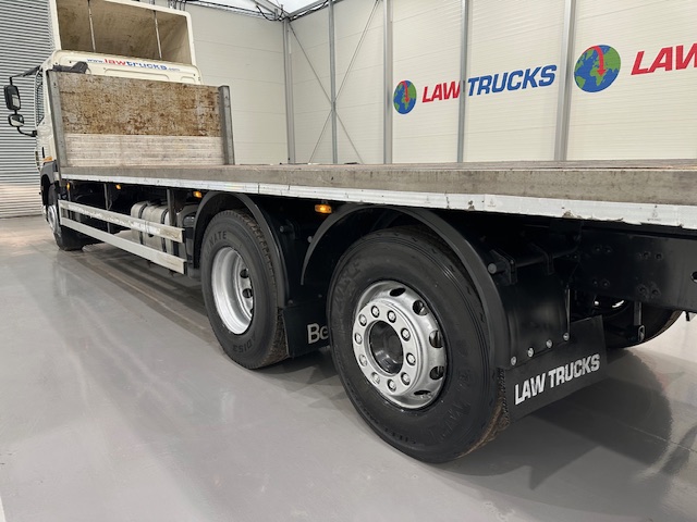 DAF CF 330 6×2 Rear Lift Sleeper Cab Flatbed