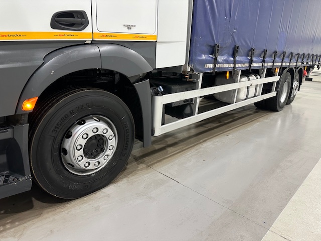 Mercedes Actros 2530 6×2 Sleeper Cab Curtainsider