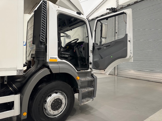 Mercedes Axor 1824 Day Cab Fridge Box