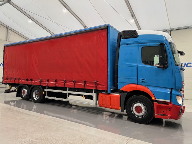Mercedes Actros 2530 6×2 Sleeper Cab Curtainsider