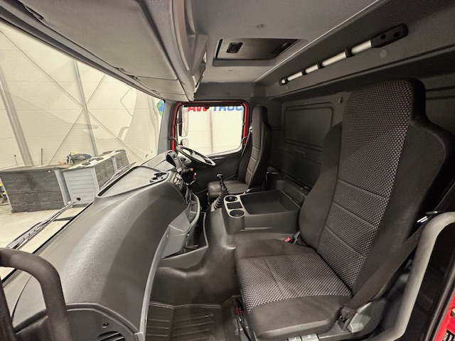 Mercedes Axor 2529 6×2 Rear Lift Day Cab Box Van