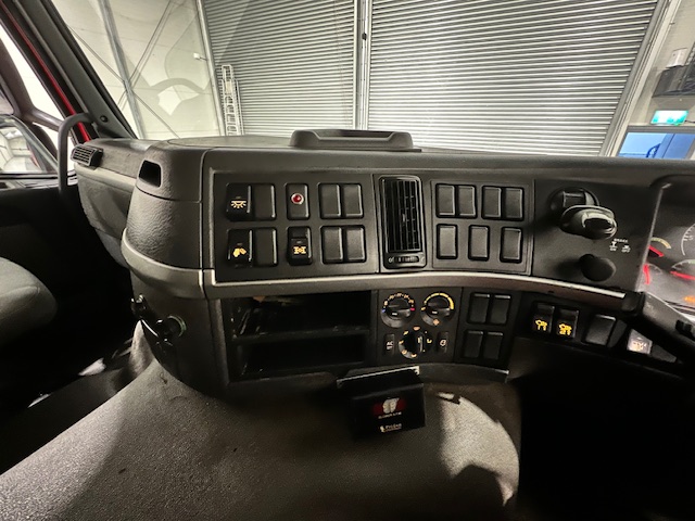 Volvo FM12 340 8×4 Day Cab Chassis Cab