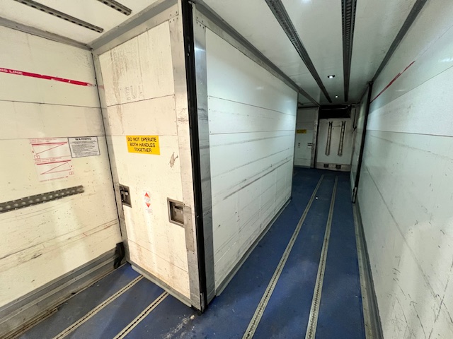 Mercedes Antos 1827 Day Cab Fridge Box