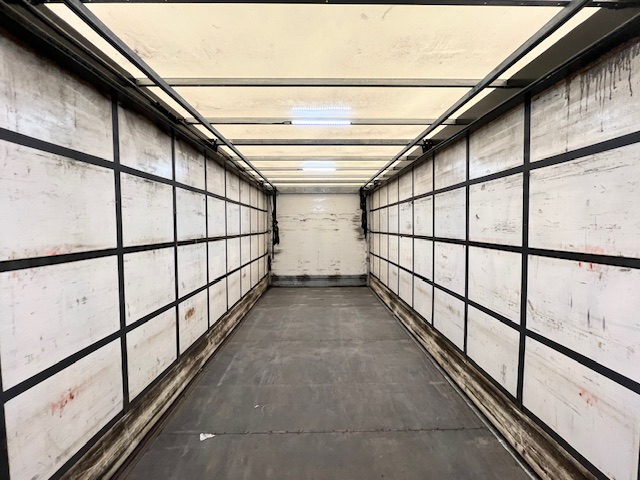 Mercedes Actros 1824 Day Cab Curtainsider