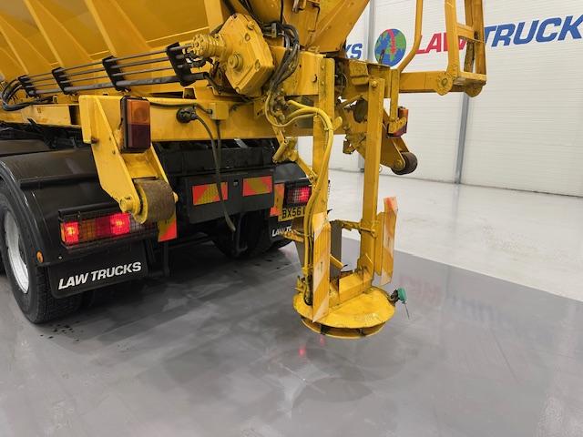 Mercedes Axor 2628 6×4 Day Cab Hookloader Gritter
