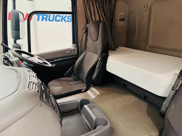 DAF CF 250 4×2 Sleeper Cab Curtainsider