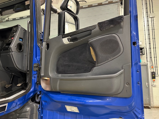 Scania R270 4×2 Sleeper Cab Box Van Manual