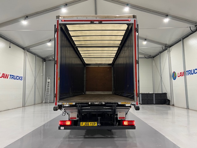 DAF CF 250 4×2 Sleeper Cab Curtainsider