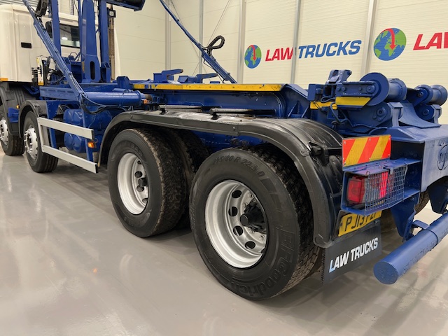 Scania P360 8×4 Day Cab Hookloader Manual