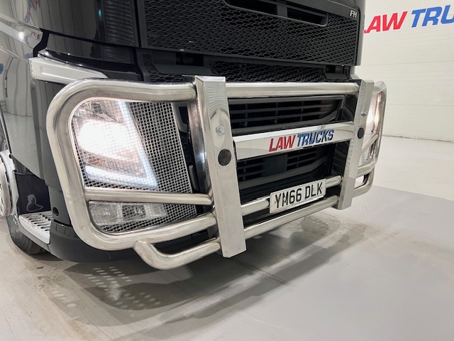 Volvo FH 500 6×2 Midlift Tractor Unit Safari Edition