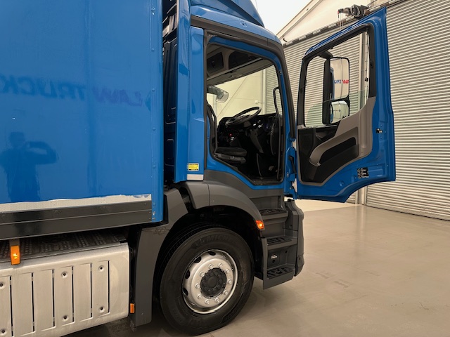 Mercedes Actros 1824 4×2 Day Cab Box Van
