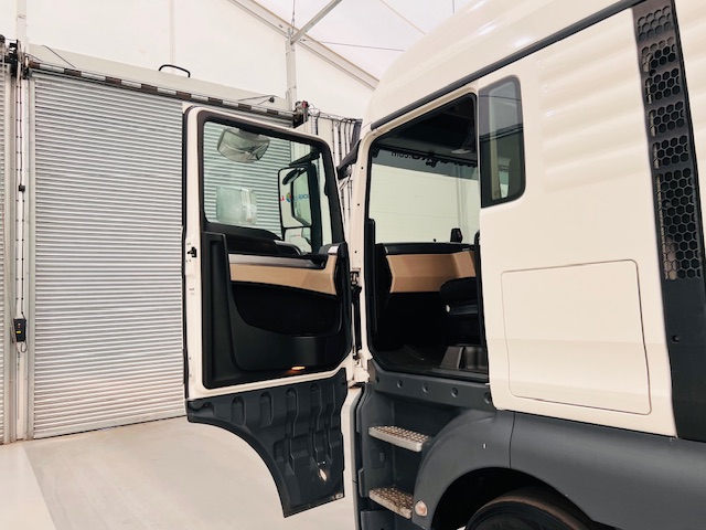 MAN TGX 26.460 6×2 Tractor Unit