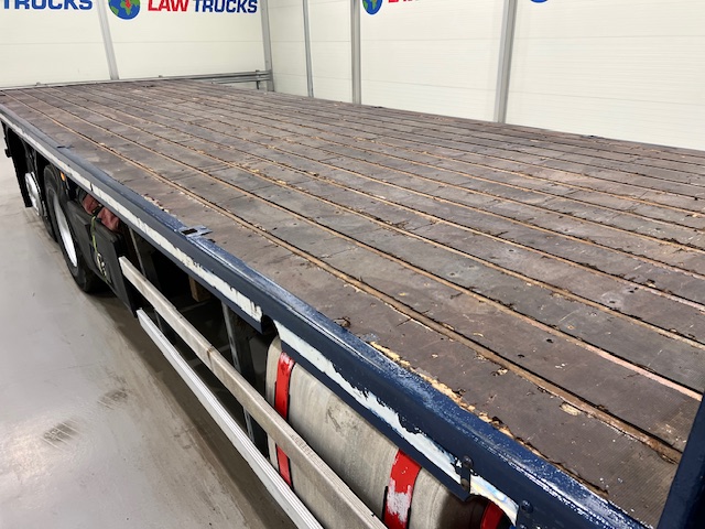 Volvo FM 330 6×2 Rear Lift Sleeper Cab Flatbed
