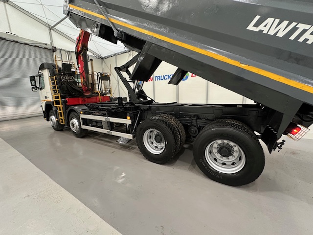 Volvo FM 370 8×4 Steel Tipper Grab