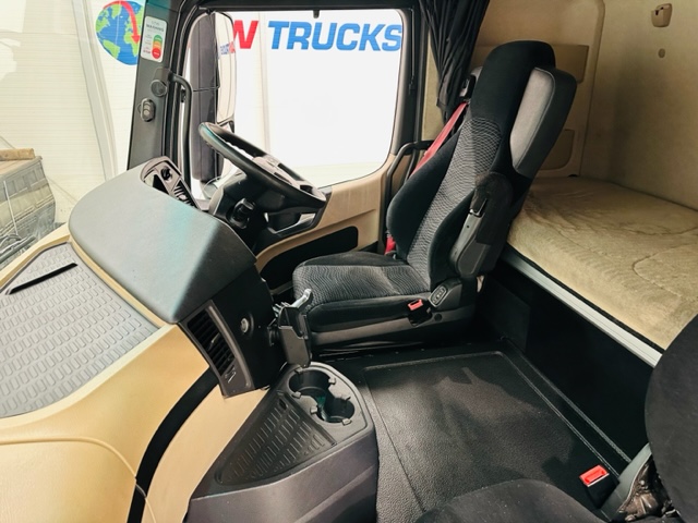 Mercedes Actros 2543 6×2 Midlift Tractor Unit