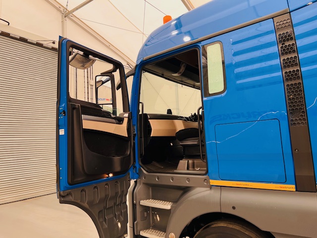 MAN TGX 26.420 6×2 Midlift Tractor Unit