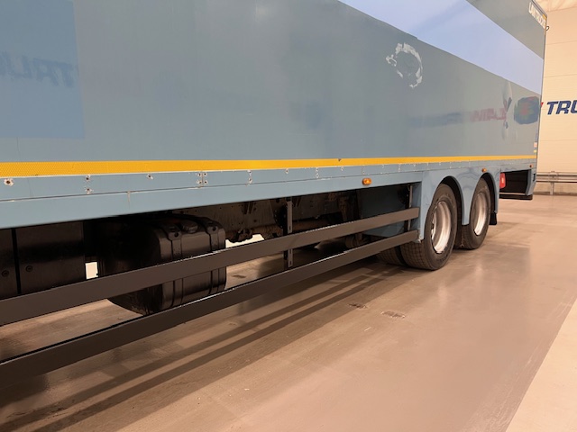 Scania P320 6×2 10 Tyre Rear Lift Insulated Box Van