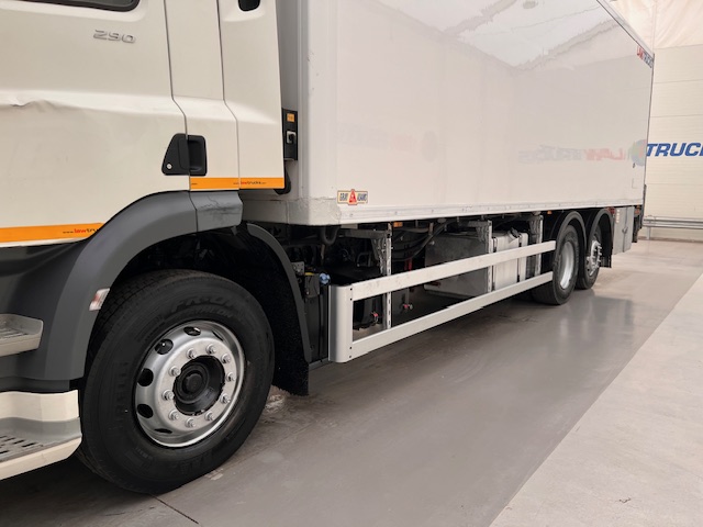 DAF CF 290 6×2 Rear Steer Fridge Box