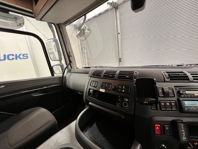 DAF CF 290 6×2 Rear Steer Fridge Box