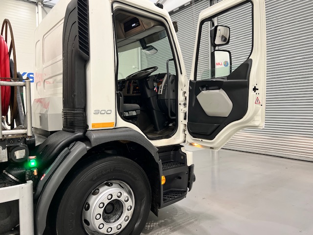 Volvo FE 300 6×2 20000 Litre Fuel Tanker