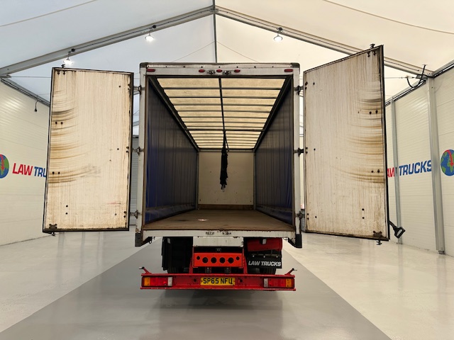 Iveco Stralis 360 6×2 Rear Steer Curtainsider