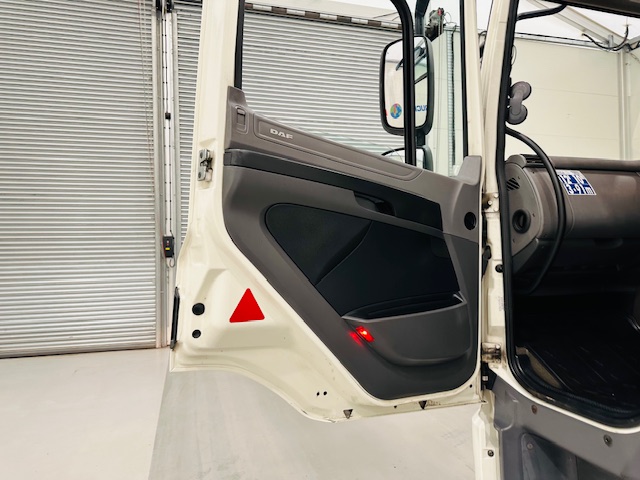 DAF CF 290 6×2 Rear Steer Fridge Box