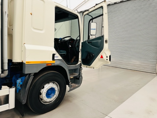 DAF CF65 220 Sleeper Cab Fridge Box