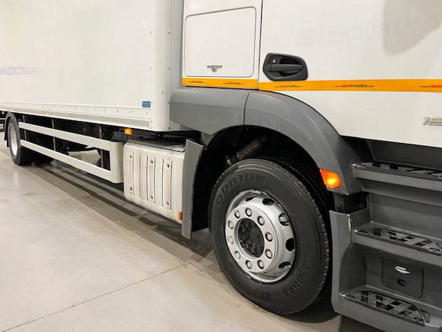 Mercedes Actros 1824 4×2 Sleeper Cab Box Van