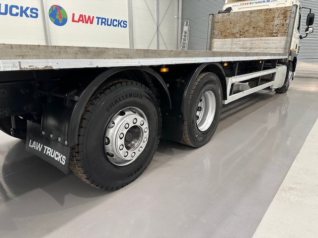 DAF CF 330 6×2 Rear Lift Sleeper Cab Flatbed